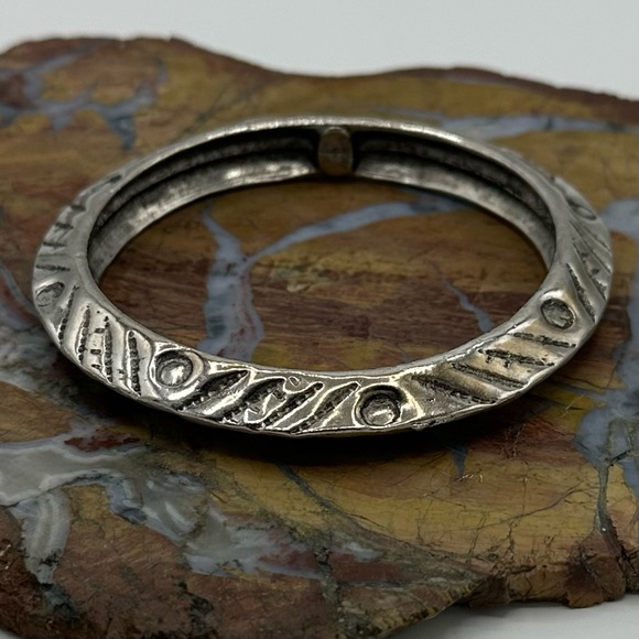 Robert Rose Bangle - Picture 2 of 15